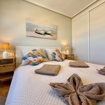 Rooftop Escape-Sea View Retreat, Torrevieja *