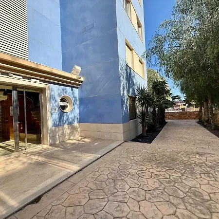 Апартаменти Rooftop Escape-Sea View Retreat, Torrevieja *